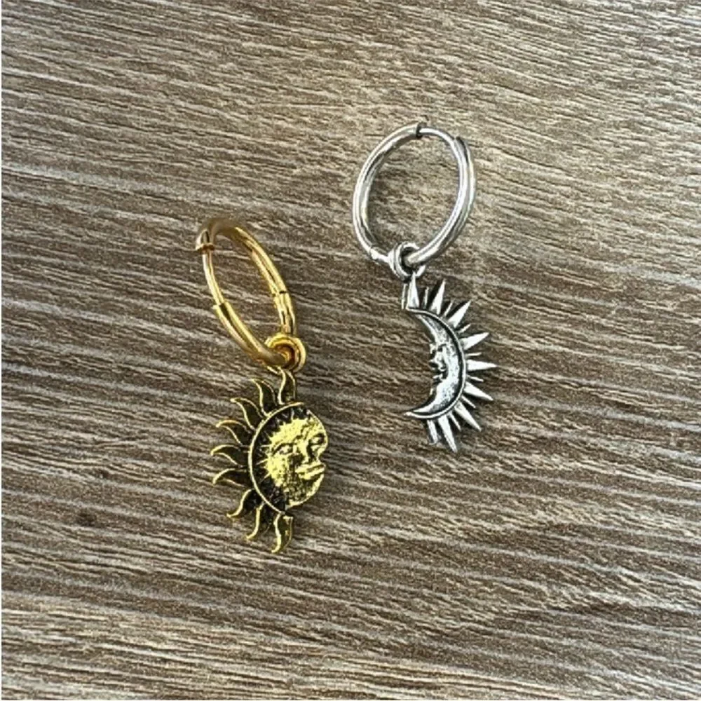 Moon sun hoop earrings - Picture 3 of 5